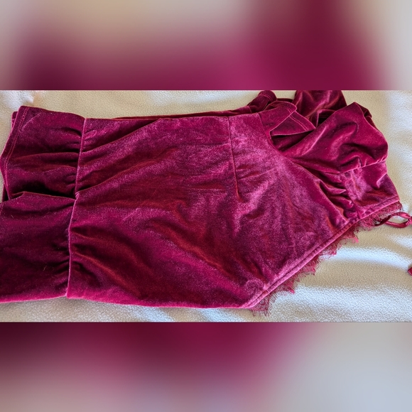 !!SOLD!! XL Gothic Dark red / Burgundy Velvet Abercrombie & Fitch top with Lace - Picture 6 of 6